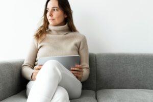¿Es mejor vender un piso vacío o amueblado? Claves para vender mejor